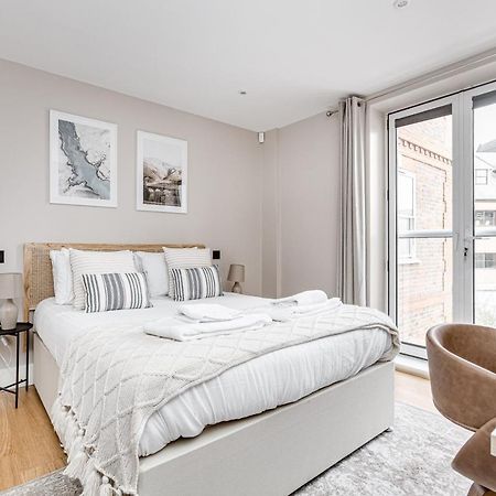 Charming 1 Bedroom Apt , Town Centre, Wifi, Free Parking By Tent Serviced Apartments Staines-upon-Thames Esterno foto