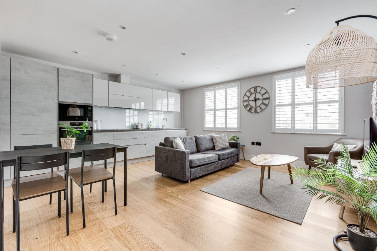 Charming 1 Bedroom Apt , Town Centre, Wifi, Free Parking By Tent Serviced Apartments Staines-upon-Thames Esterno foto