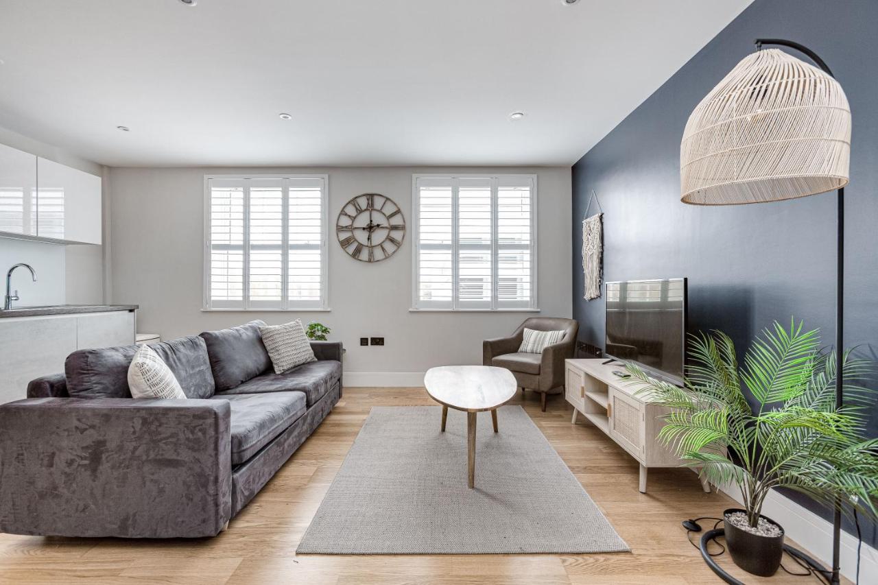 Charming 1 Bedroom Apt , Town Centre, Wifi, Free Parking By Tent Serviced Apartments Staines-upon-Thames Esterno foto